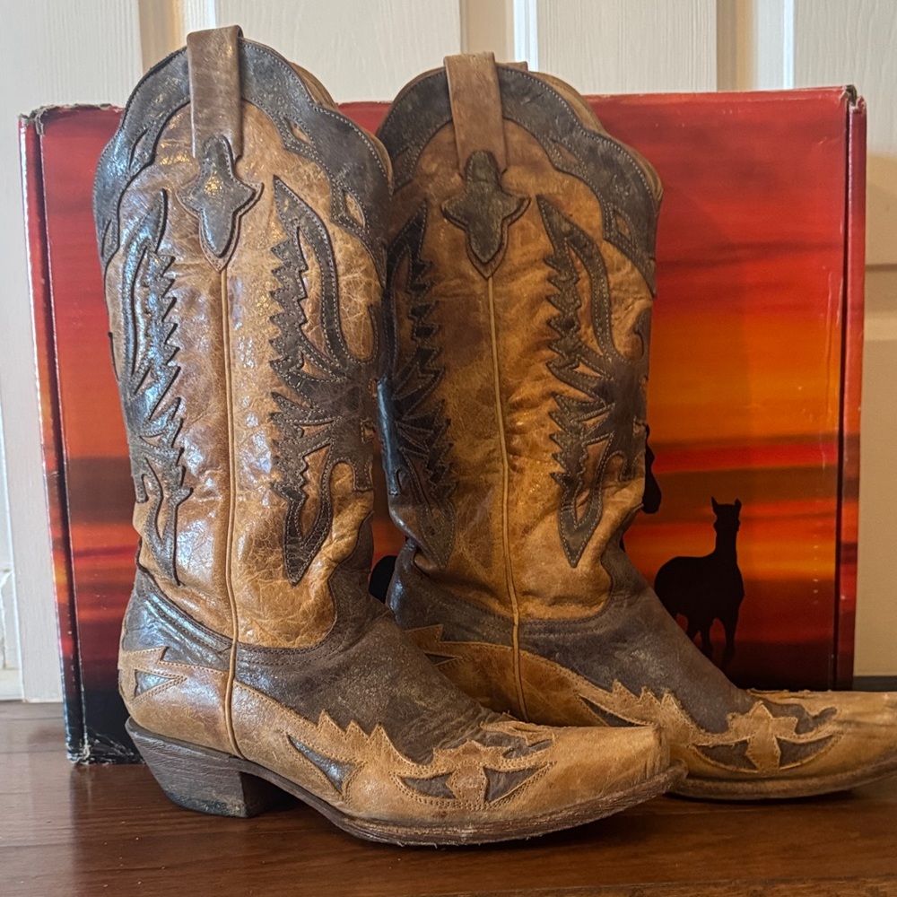 Ferrari Two-Tone Western Heeled Boots